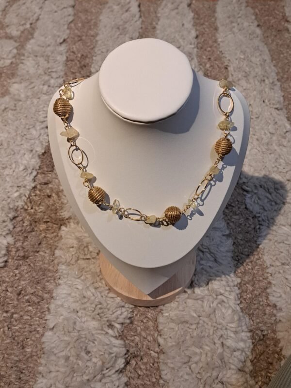 Collier artisanal en capim dourado, l’or végétal du Brésil