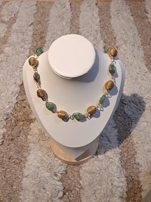 Collier artisanal en capim dourado, l’or végétal du Brésil