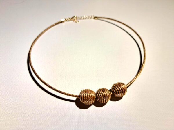 Collier artisanal en capim dourado, l’or végétal du Brésil