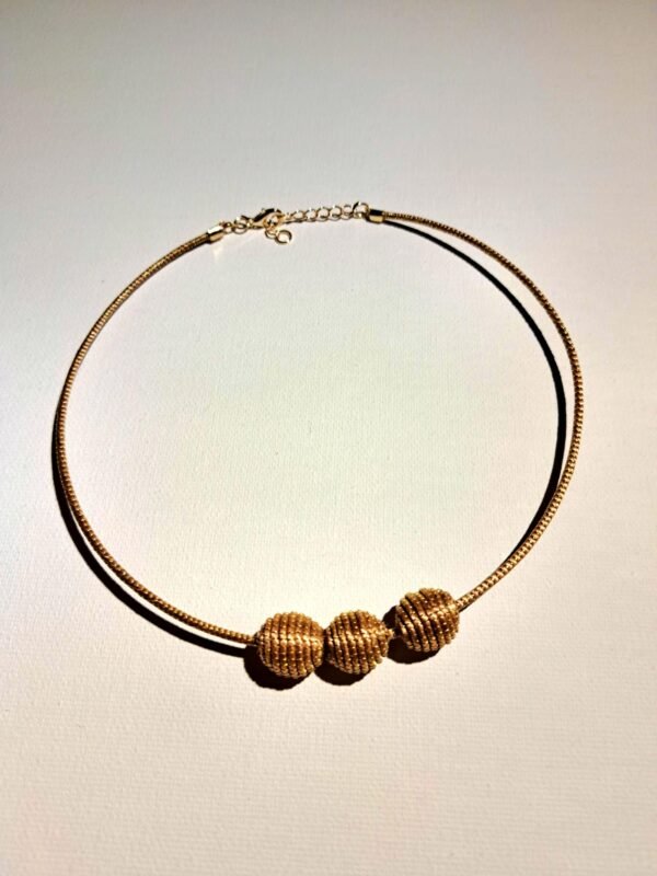 Collier artisanal en capim dourado, l’or végétal du Brésil