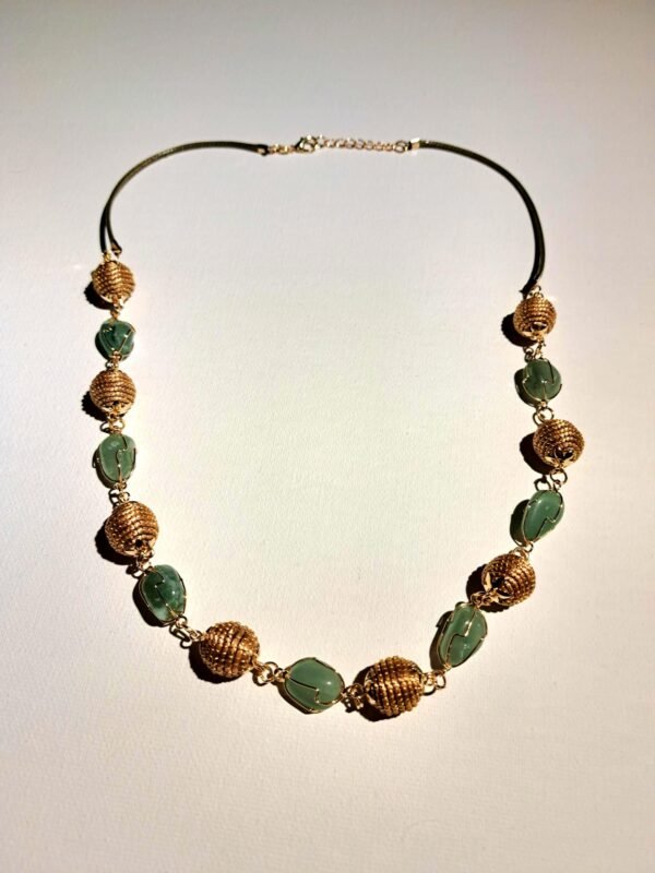 Collier artisanal en capim dourado, l’or végétal du Brésil