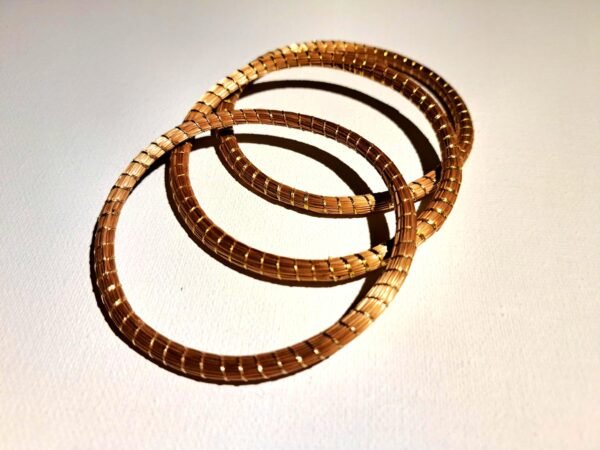 Bracelet artisanal en capim dourado, l’or végétal du Brésil