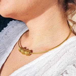 Collier artisanal en capim dourado, l’or végétal du Brésil