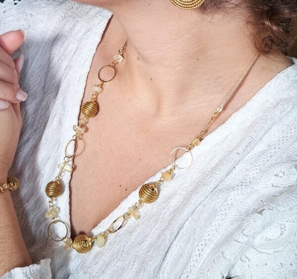 Collier artisanal en capim dourado, l’or végétal du Brésil