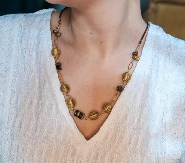 Collier artisanal en capim dourado, l’or végétal du Brésil