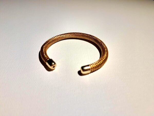 Bracelet artisanal en capim dourado, l’or végétal du Brésil