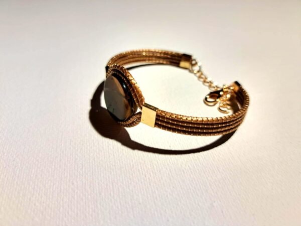 Bracelet artisanal en capim dourado, l’or végétal du Brésil