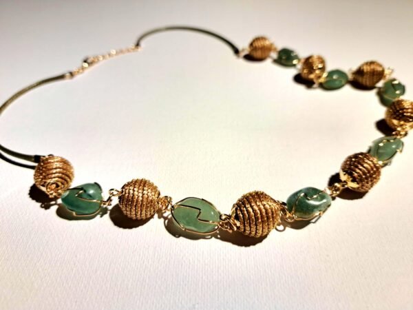Collier artisanal en capim dourado, l’or végétal du Brésil