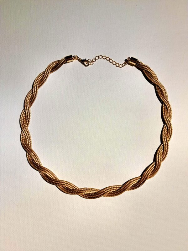Collier artisanal en capim dourado, l’or végétal du Brésil