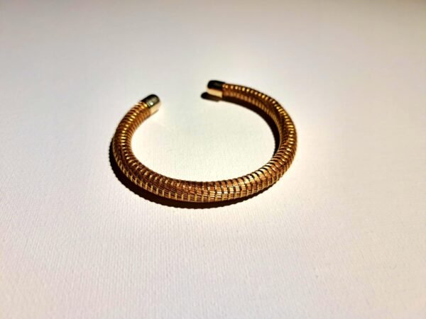 Bracelet artisanal en capim dourado, l’or végétal du Brésil