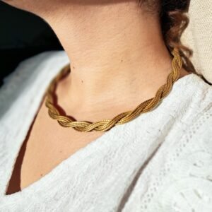 Collier artisanal en capim dourado, l’or végétal du Brésil