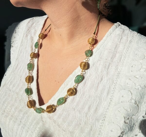 Collier artisanal en capim dourado, l’or végétal du Brésil