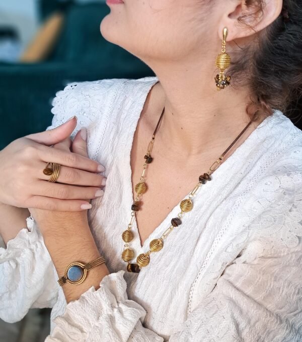 Collier artisanal en capim dourado, l’or végétal du Brésil