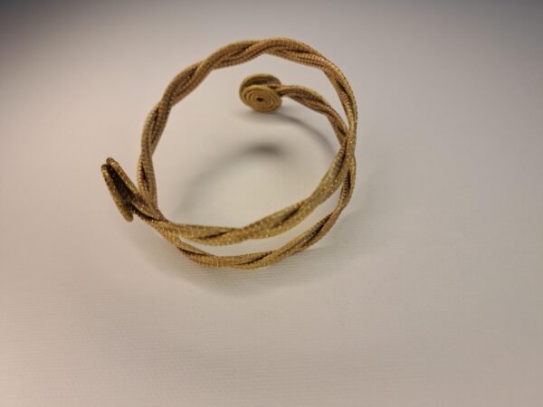 Bracelet artisanal en capim dourado, l’or végétal du Brésil