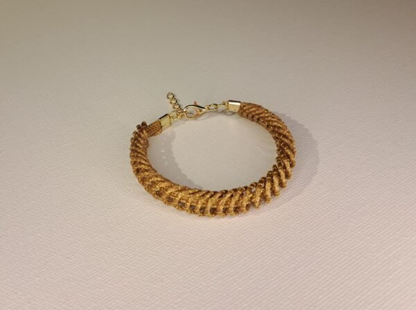 Bracelet artisanal en capim dourado, l’or végétal du Brésil