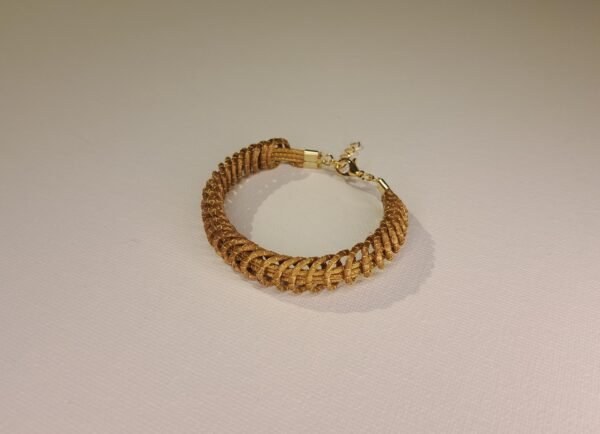 Bracelet artisanal en capim dourado, l’or végétal du Brésil