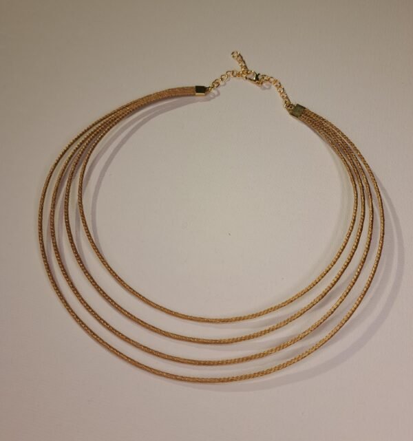 Collier artisanal en capim dourado, l’or végétal du Brésil