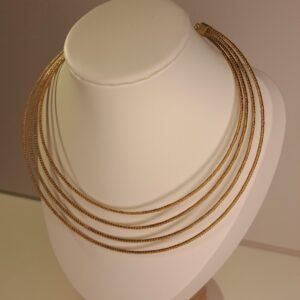 Collier artisanal en capim dourado, l’or végétal du Brésil