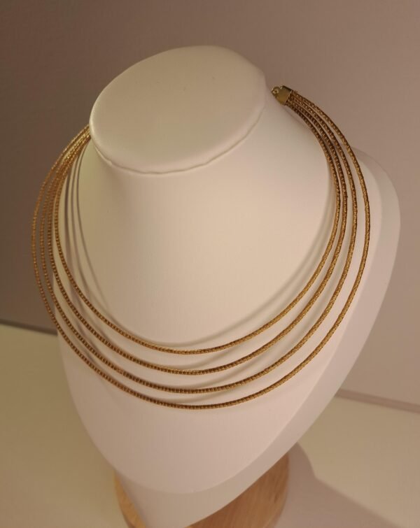 Collier artisanal en capim dourado, l’or végétal du Brésil