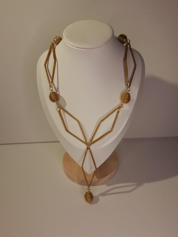 Collier artisanal en capim dourado, l’or végétal du Brésil