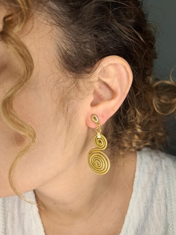 Boucles d'oreilles artisanales en capim dourado, l’or végétal du Brésil