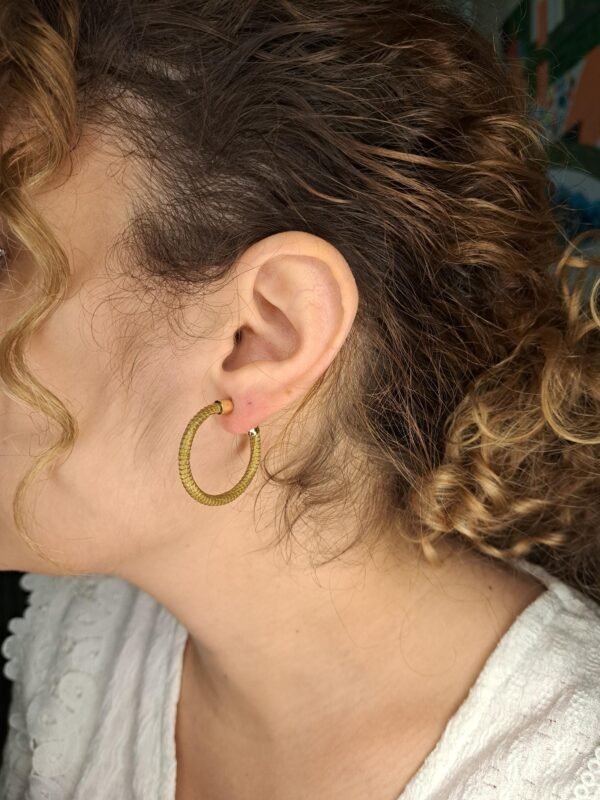 Boucles d'oreilles artisanales en capim dourado, l’or végétal du Brésil