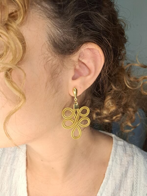 Boucles d'oreilles artisanales en capim dourado, l’or végétal du Brésil