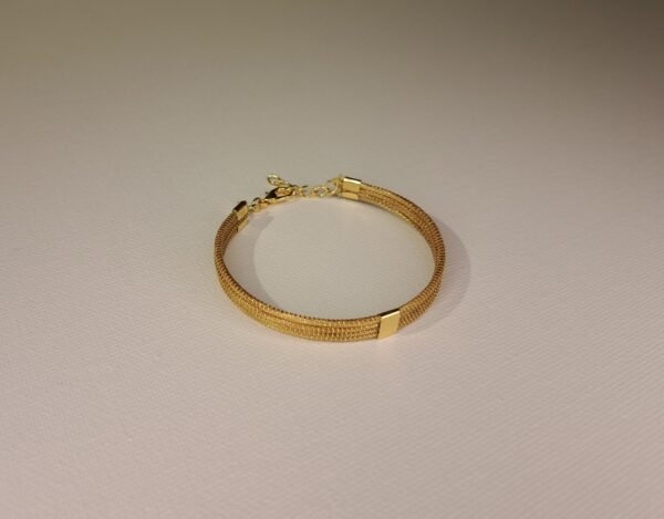 Bracelet artisanal en capim dourado, l’or végétal du Brésil