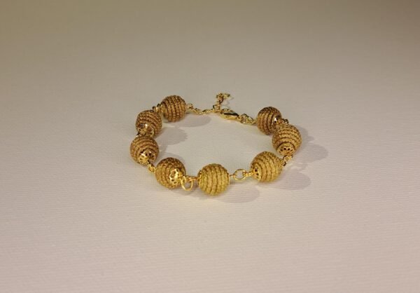 Bracelet artisanal en capim dourado, l’or végétal du Brésil