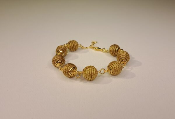 Bracelet artisanal en capim dourado, l’or végétal du Brésil