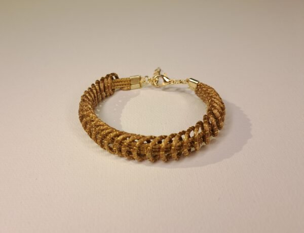 Bracelet artisanal en capim dourado, l’or végétal du Brésil