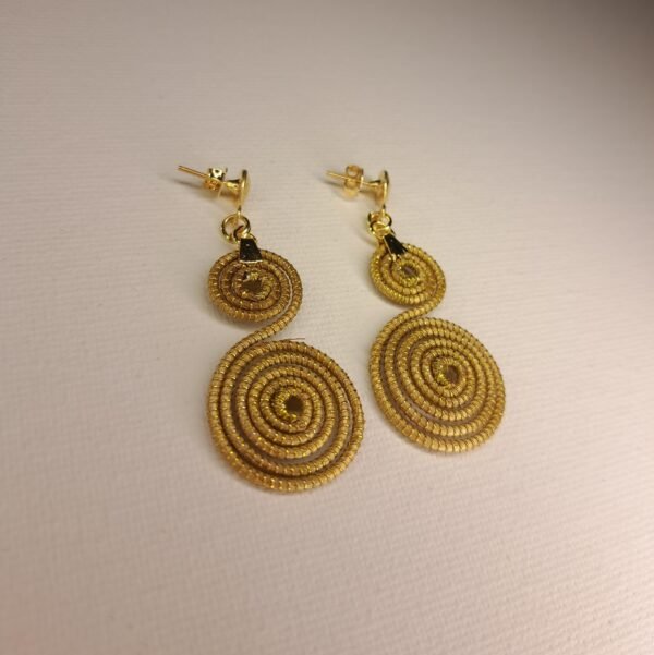 Boucles d'oreilles artisanales en capim dourado, l’or végétal du Brésil