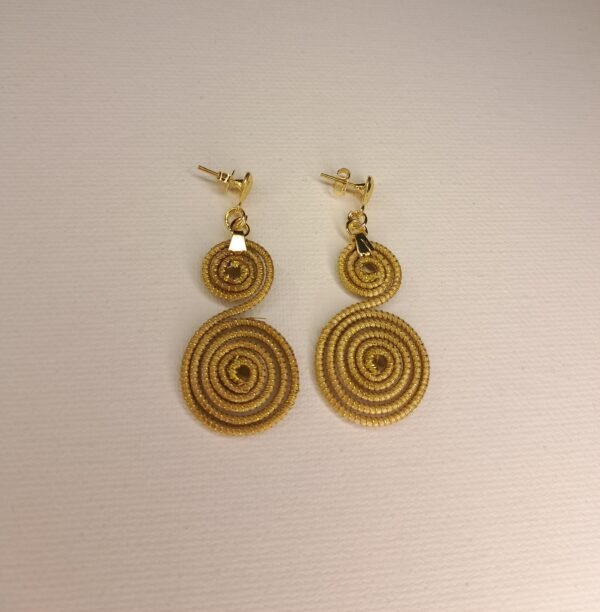 Boucles d'oreilles artisanales en capim dourado, l’or végétal du Brésil