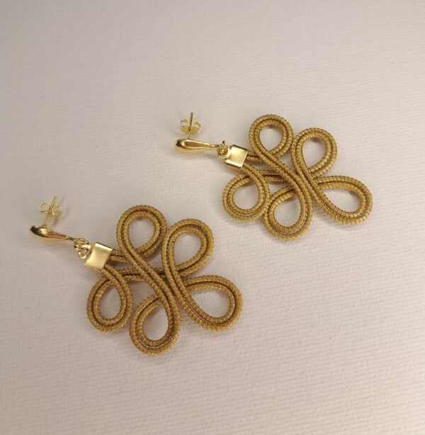 Boucles d'oreilles artisanales en capim dourado, l’or végétal du Brésil
