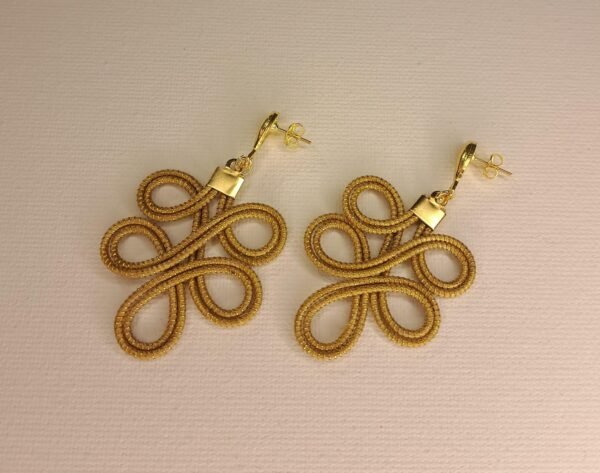Boucles d'oreilles artisanales en capim dourado, l’or végétal du Brésil