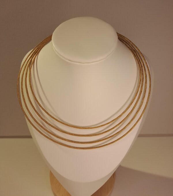 Collier artisanal en capim dourado, l’or végétal du Brésil