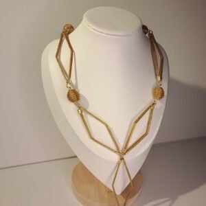 Collier artisanal en capim dourado, l’or végétal du Brésil