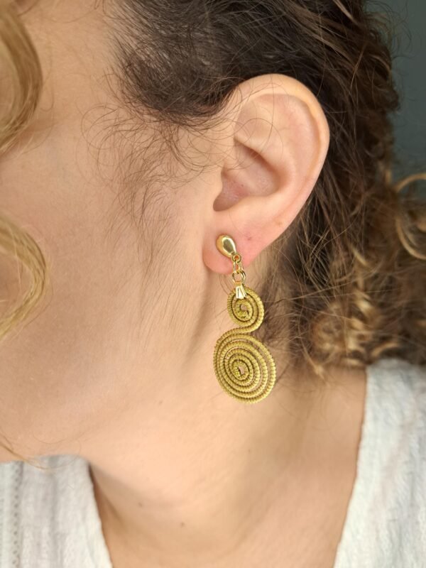 Boucles d'oreilles artisanales en capim dourado, l’or végétal du Brésil