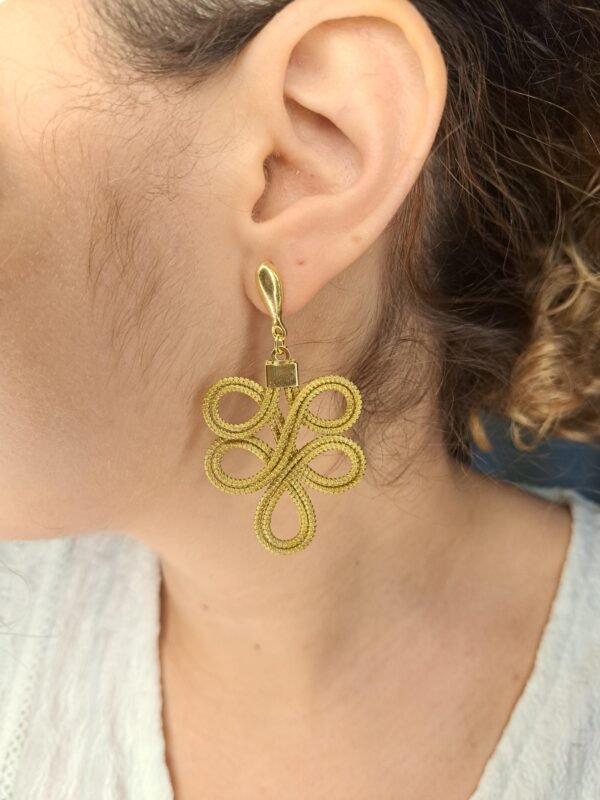 Boucles d'oreilles artisanales en capim dourado, l’or végétal du Brésil