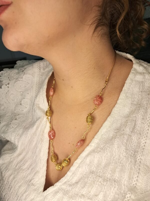 Collier artisanal en capim dourado, l’or végétal du Brésil