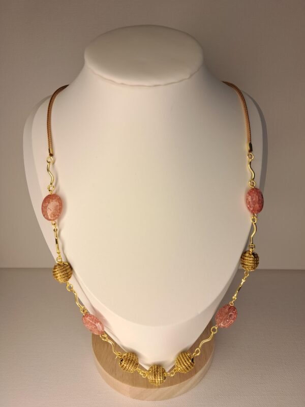 Collier artisanal en capim dourado, l’or végétal du Brésil
