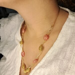 Collier artisanal en capim dourado, l’or végétal du Brésil