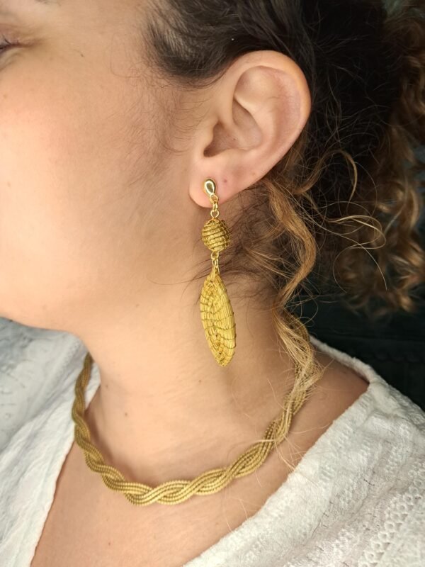 Boucles d'oreilles artisanales en capim dourado, l’or végétal du Brésil