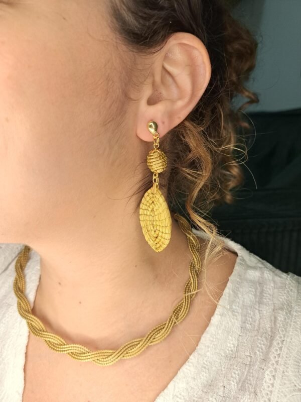 Boucles d'oreilles artisanales en capim dourado, l’or végétal du Brésil