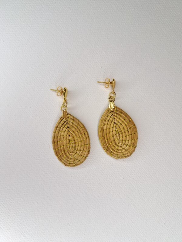 Boucles d'oreilles artisanales en capim dourado, l’or végétal du Brésil
