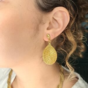 Boucles d'oreilles artisanales en capim dourado, l’or végétal du Brésil
