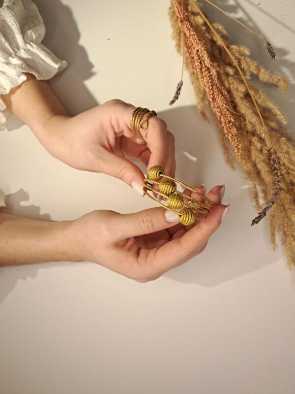Bracelet artisanal en capim dourado, l’or végétal du Brésil