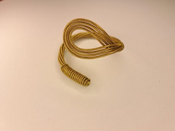 Bracelet artisanal en capim dourado, l’or végétal du Brésil
