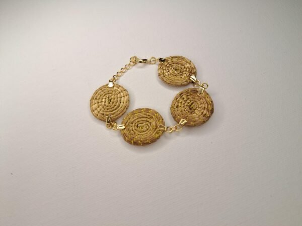 Bracelet artisanal en capim dourado, l’or végétal du Brésil
