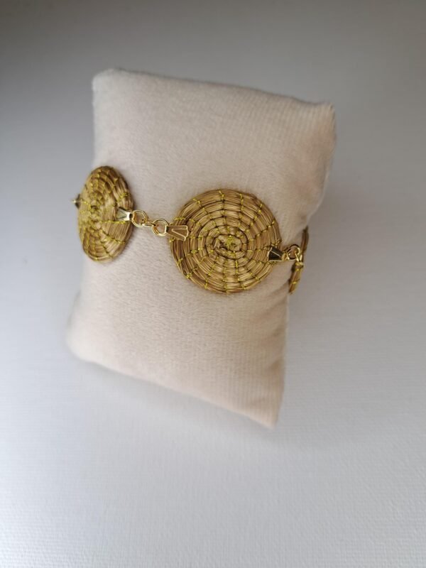 Bracelet artisanal en capim dourado, l’or végétal du Brésil